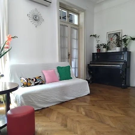 Monica's House * Βελιγράδι